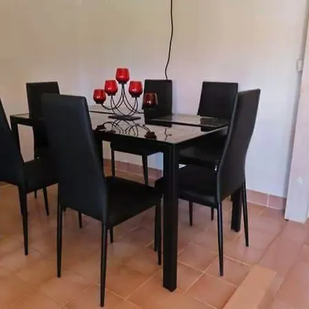 Dospalmeras Apartman Vir